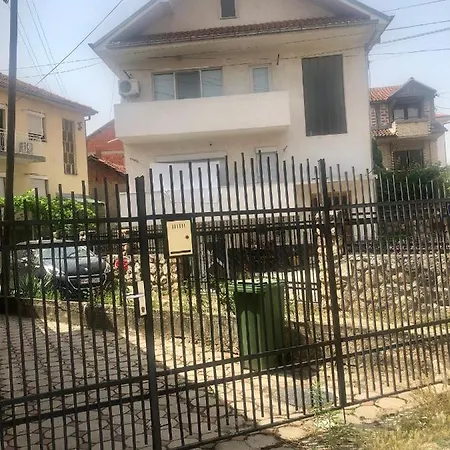 Apartment Centre *